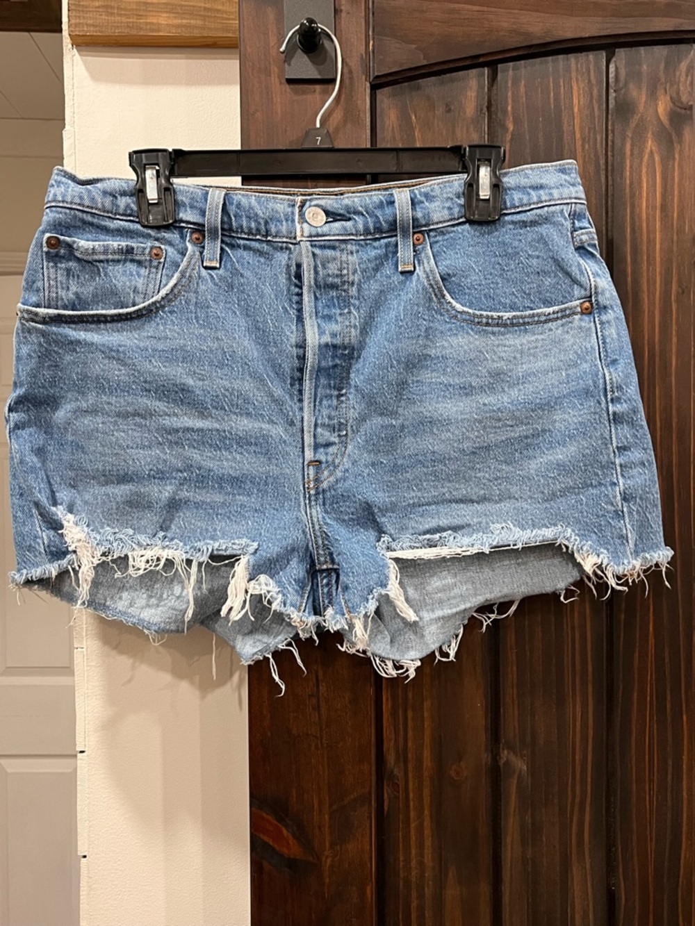 Levi’s 501 Original Cutoff Denim Shorts – Women’s W32